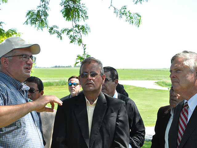 Iowa farmer Aaron Lehman (left) explains his operation and conversion to organic production to Cuban Agriculture Minister Gustavo Rodriguez Rollero (center) and U.S. Ag Secretary Tom Vilsack during a tour of Lehman&#039;s farm Friday. (DTN photo by Chris Clayton)